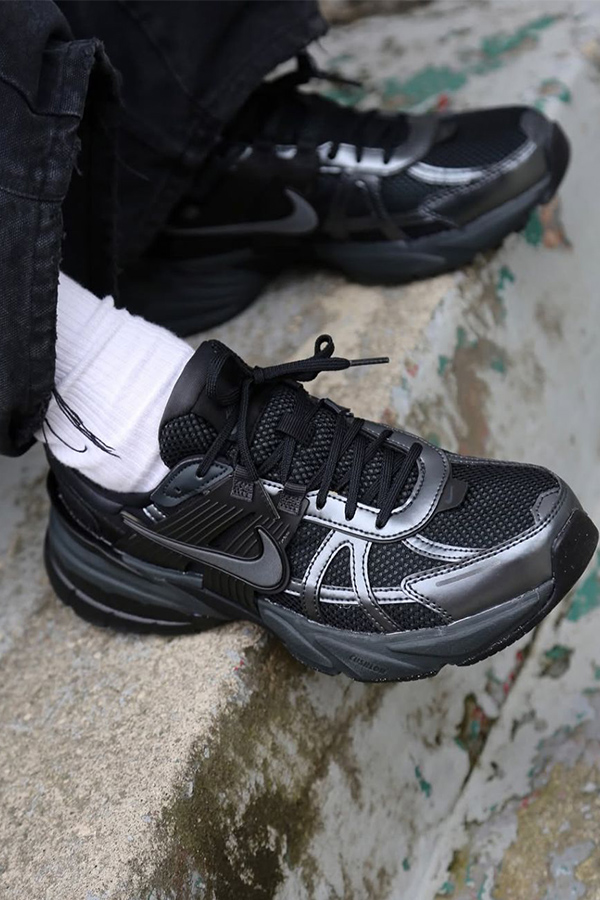 کتونی نایک v2k