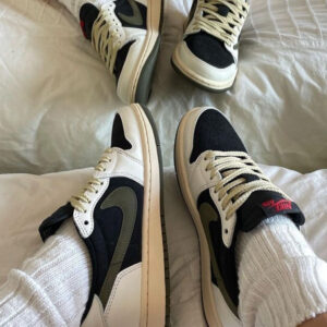 تراویس اسکات olive