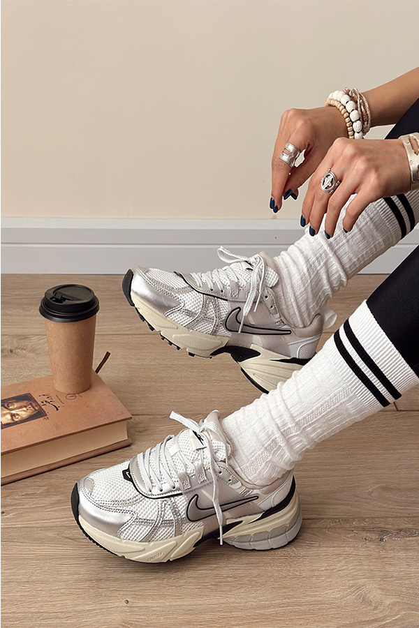 کتونی سفید نقره ای نایک