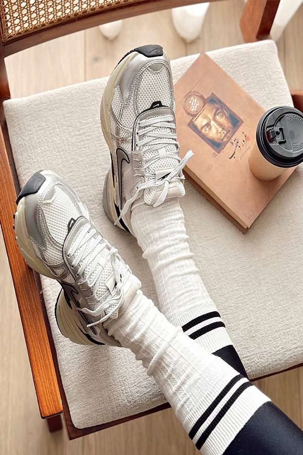 کتونی سفید نقره ای