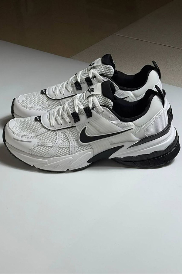 کتونی نایک سفید مشکی V2K