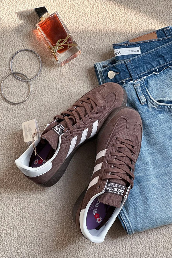 کتونی قهوه ای