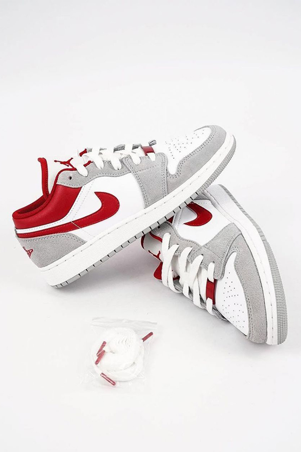 کتونی جردن سفید قرمز