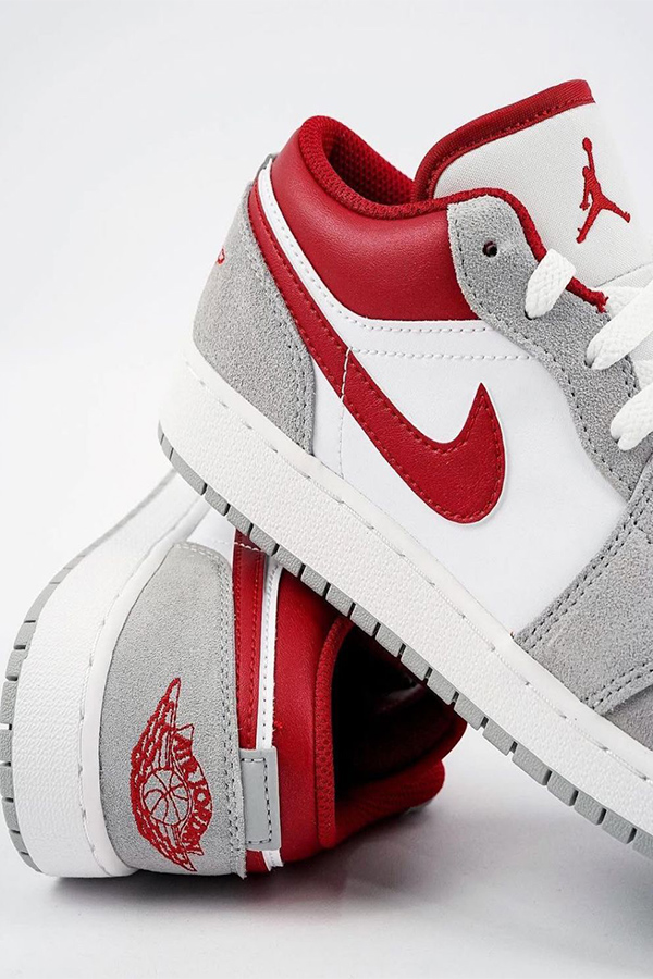 کتونی سفید قرمز