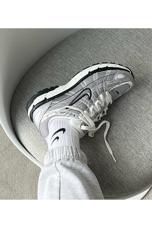 کتونی P6000 نقره ای