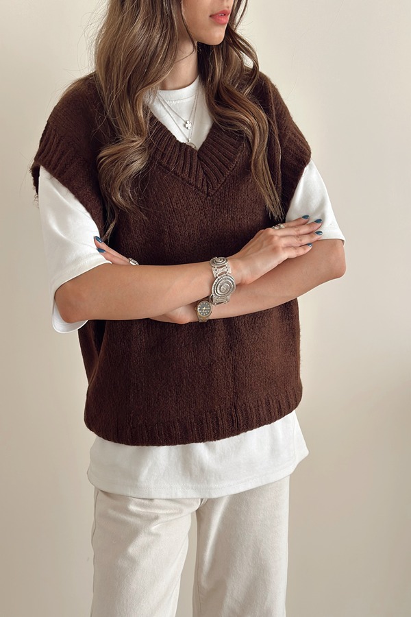 جلیقه بافت قهوه ای