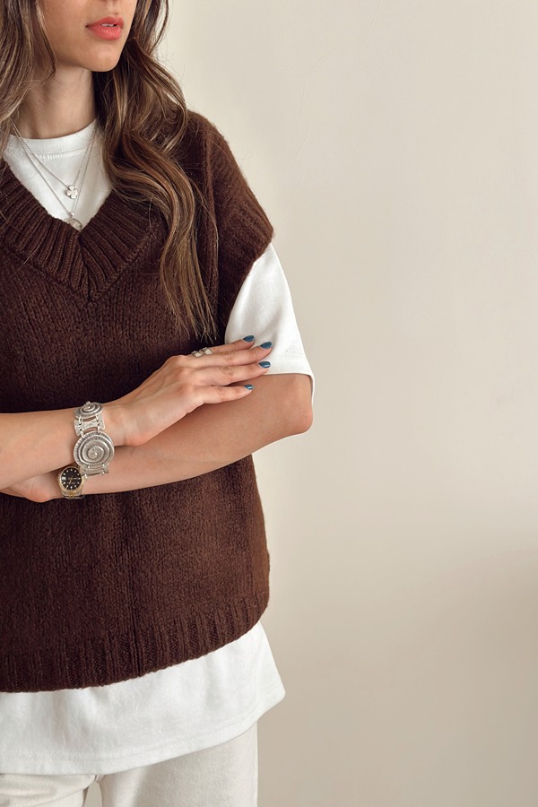 جلیقه بافت قهوه ای