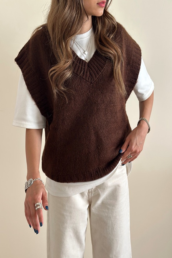 جلیقه بافت قهوه ای