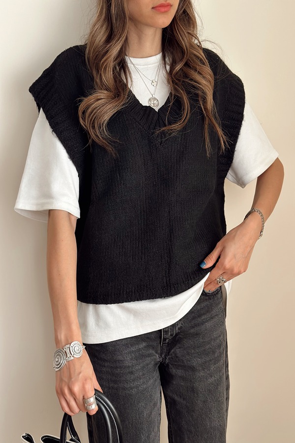 جلیقه بافت مشکی مرتا