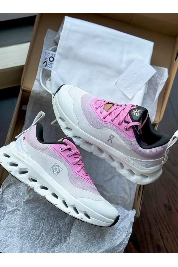 کتونی on سفید صورتی